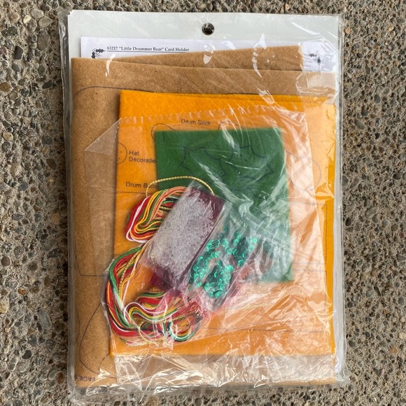 Bucilla Little Drummer Bear Christmas Card Holder Felt Kit 12”x10” Vintage - Picture 8 of 10